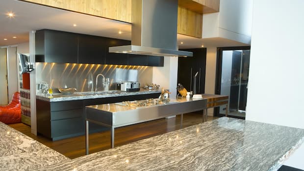 Perch&eacute; si formano cattivi odori in cucina con finestra aperta