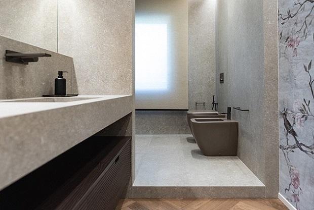 Progettazione-bagno con gradino
