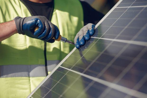 Installazione di un pannello solare 