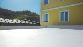 Come scegliere il rivestimento per guaina bituminosa: vernici acriliche o guaine elastiche fibrate?