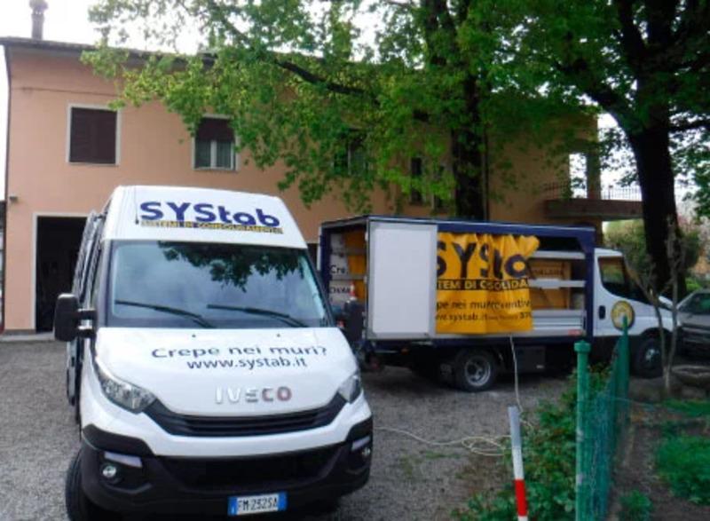 Furgone della ditta Systab