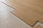 Parquet prefinito sottile installato sopra pavimento esistente in ceramica