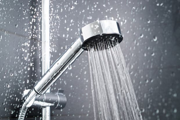 La doccia fa aumentare il vapore nel bagno