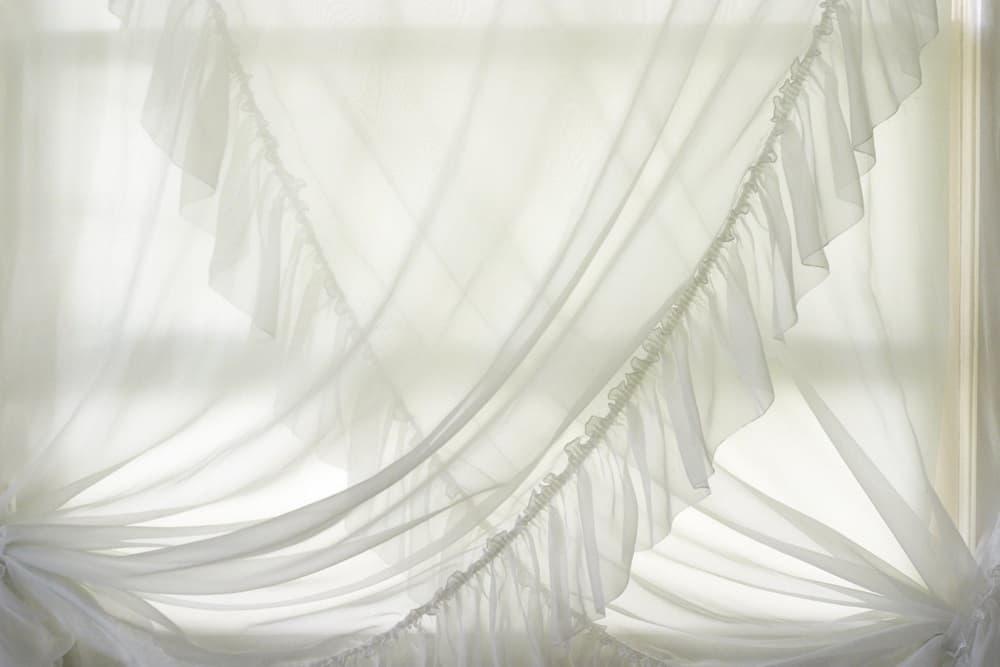 Tende bianche casa iStock