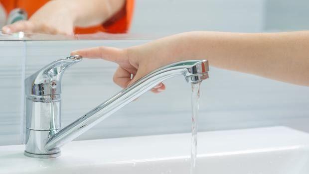 Acqua calda bollente all&rsquo;inizio: cause e controlli sulla caldaia