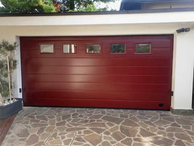 sezionale per garage adiacente all'abitazione