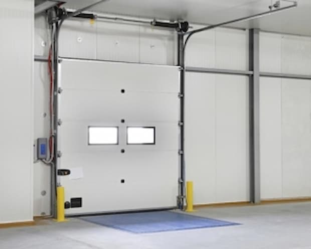 Garage con sistema di apertura sezionale