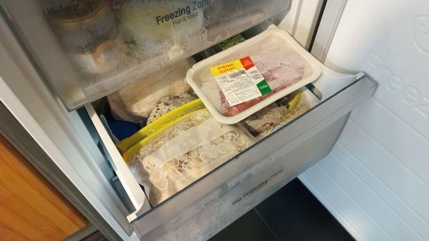 Un freezer un po' troppo pieno 
