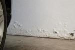 Esfoliazione muro del garage in basso - Foto Daniele F. Toscana
