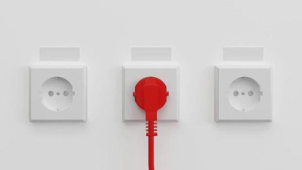 Prese elettriche tiepide in estate: cause e rischi da verificare