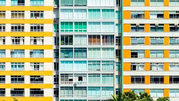 Rumori notturni in condominio: quando sono illeciti e cosa fare