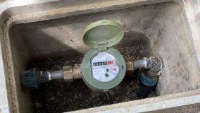 Contatore dell'acqua nel pozzetto esposto al sole: rischi del surriscaldamento