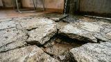Rivestimento in pietra della facciata che si stacca: infiltrazioni dall'alto