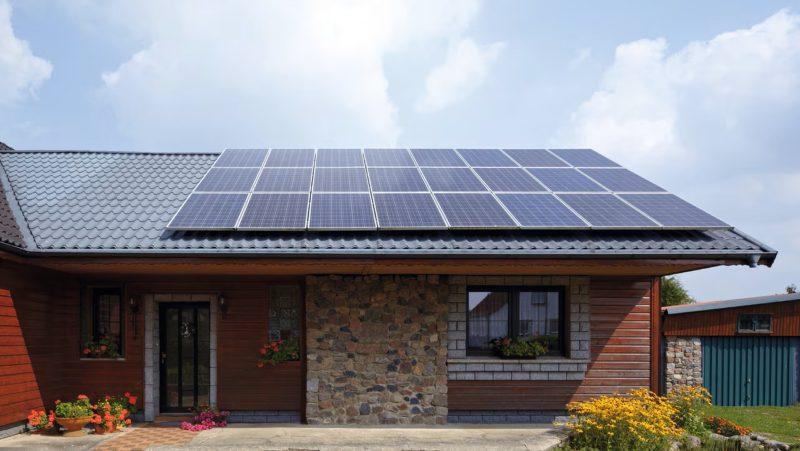 Casa con impianto fotovoltaico 