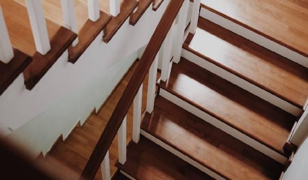 Scala interna scricchiolio asse