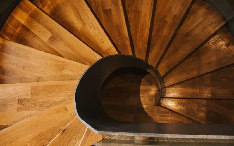 Scala interna di legno