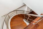 Rumore scala legno casa