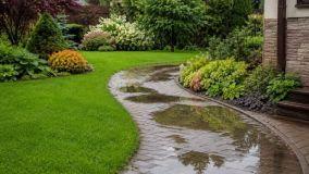 Pavimentazione drenante del vialetto che non assorbe pi&ugrave; bene l&rsquo;acqua