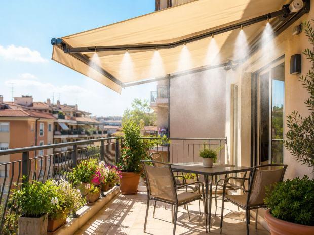 Terrazza con nebulizzazione e tenda solare 