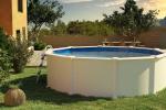 Una piscina fuori terra ben posizionata richiede un'accurata preparazione del terreno e un sottofondo uniforme.