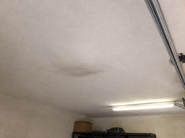 rigonfiamento sul soffitto del garage 