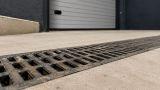 Canaletta di drenaggio davanti al garage: pendenza, griglia e scarico