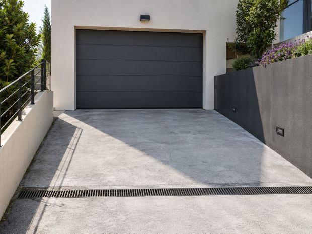 Rampa del garage con entrata in pendenza 