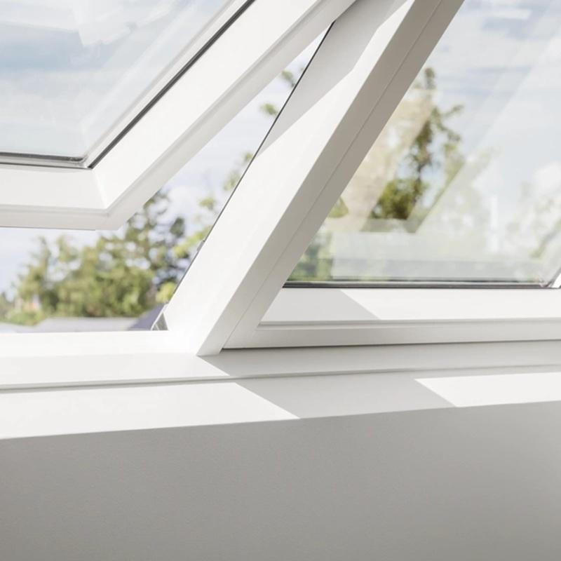 Il telaio sottile delle finestre di Velux per sfruttare spazio e luminosit&agrave;