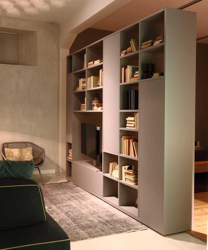 La parete attrezzata Wall System di Deodara