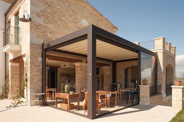 pergola legno e pietra