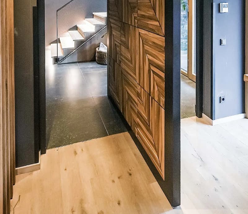 anta a bilico ampia in legno