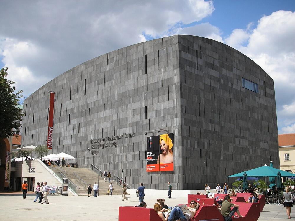 Il mumok di Vienna, di Ortner & Ortner Baukunst - Foto Wikipedia