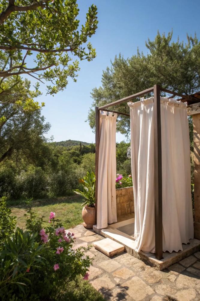 Doccia outdoor e privacy, da garden.eco