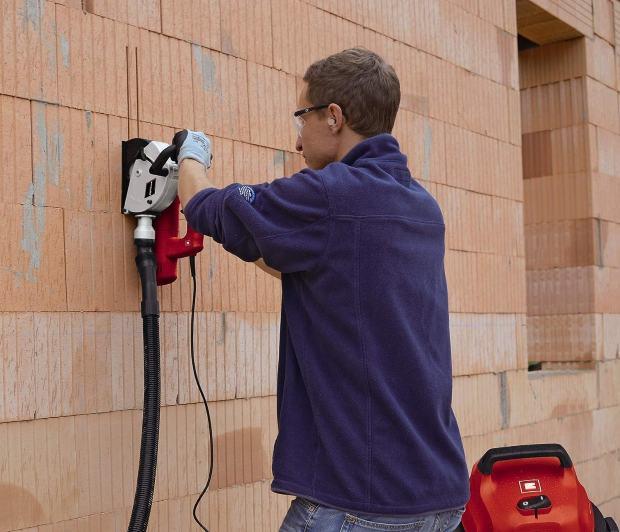 Realizzazione di una traccia in cantiere 