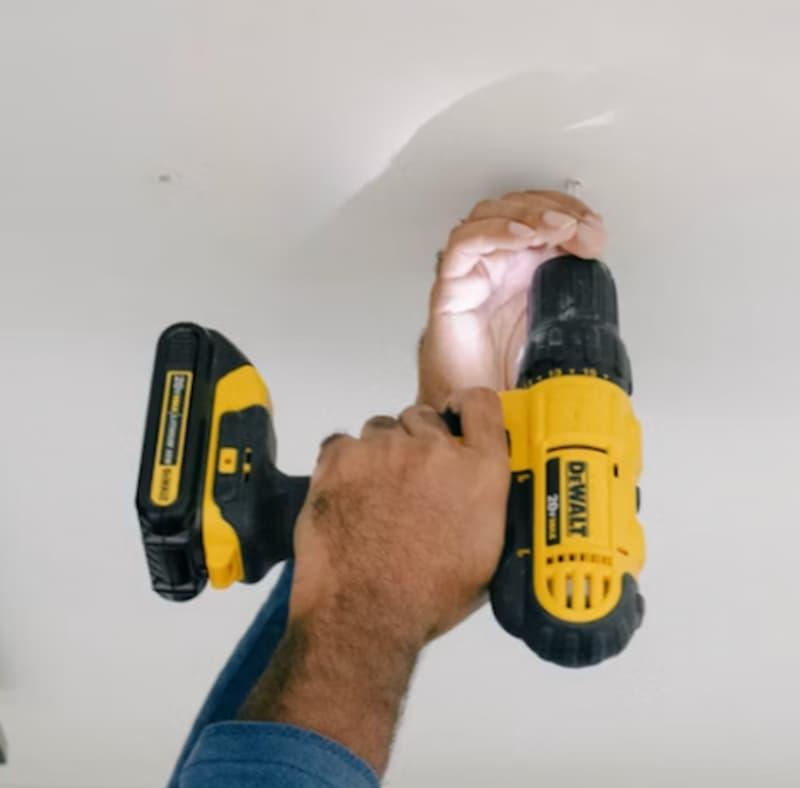 Attenzione a forare il soffitto con sistema radiante - foto unsplash