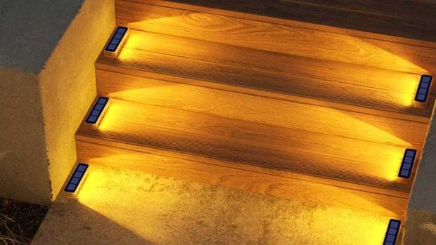 Luci solari per scala esterna