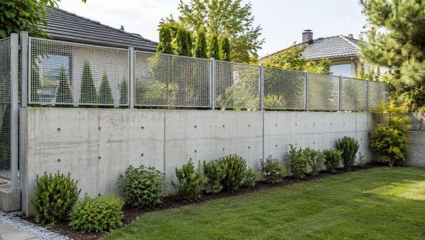 Come proteggere un muro di confine in calcestruzzo a vista