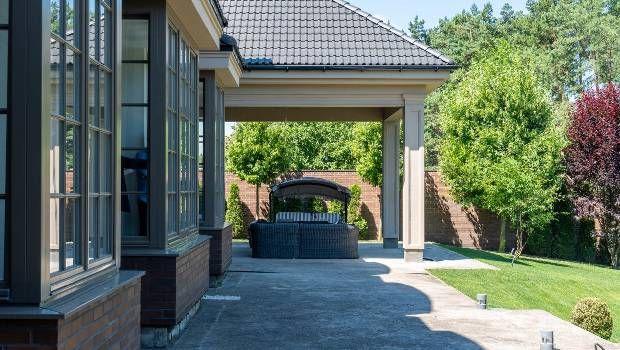 Come progettare una zona pranzo esterna vicino alla casa