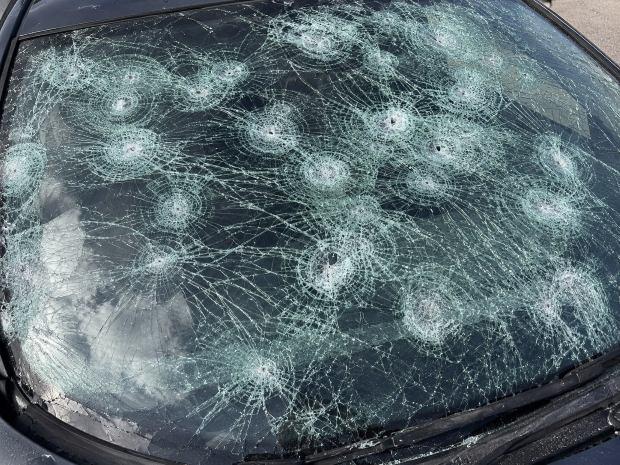 Danni al parabrazza dell'auto 