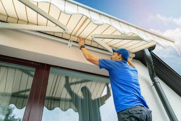 Controlli su una tenda da sole 