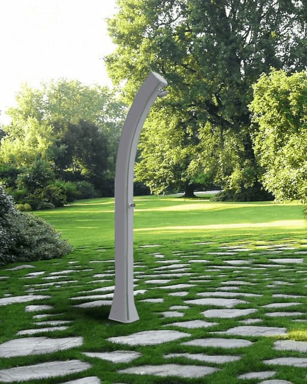 giardino con doccia
