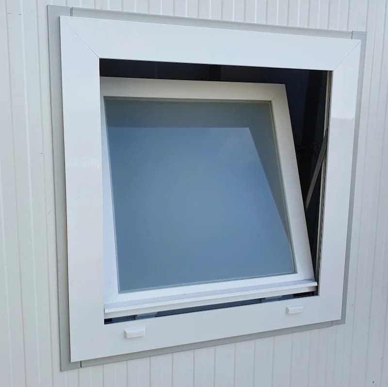 apertura anta verso l'interno