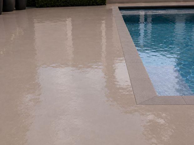 Bordo piscina in resina 
