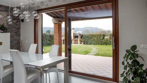 Come realizzare una portafinestra senza barriere e infiltrazioni