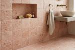 Parete bagno in cocciopesto