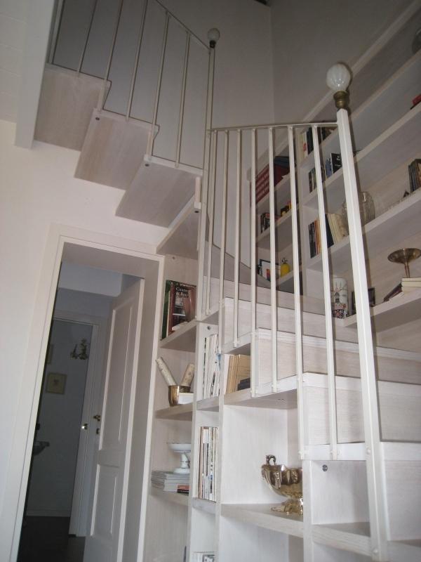 Scala con libreria, by Falegnameria Traldi
