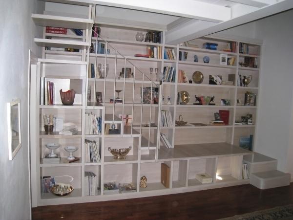 Scala libreria - realizzazione Falegnameria Traldi