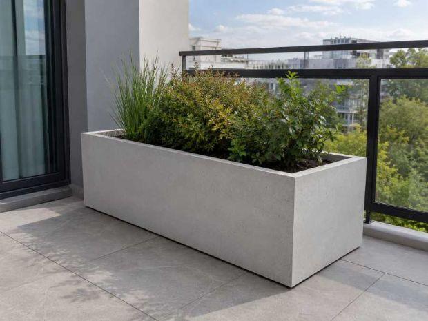 Fioriera su balcone con pavimento ispezionabile 