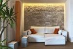 Luce radente sulle pareti, da darklightdesign.com
