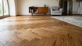 Pavimento in legno vicino alle vetrate: come limitare scolorimento e variazioni cromatiche